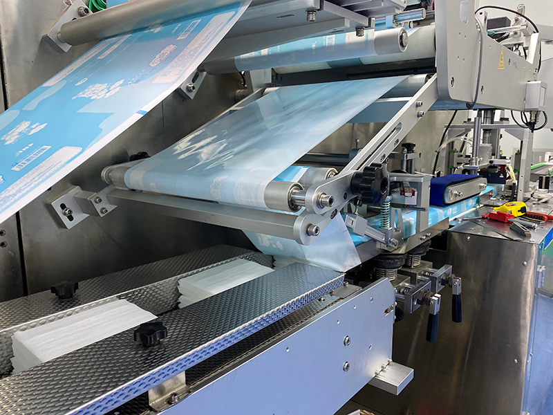 嬰兒濕巾加工設(shè)備 嬰兒濕巾加工設(shè)備