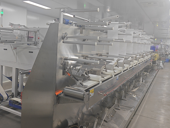 安徽安慶12道濕巾生產(chǎn)線客戶現(xiàn)場(chǎng)